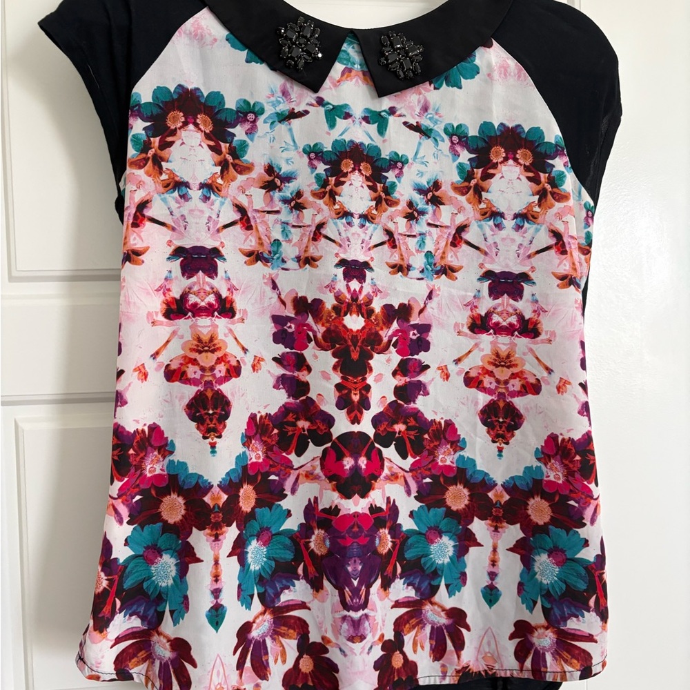 Hinge Floral Patterned Women's Top